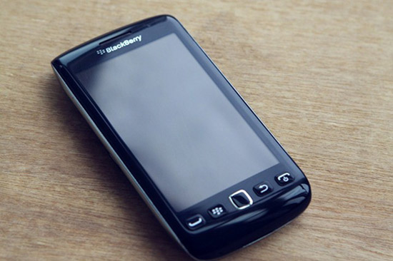 BlackBerry-9860-thiet-ke