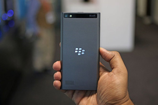 BlackBerry-Leap-camera