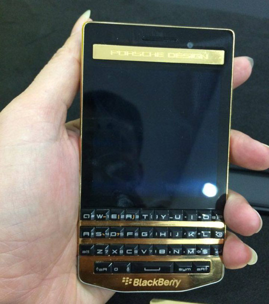BlackBerry-Porsche-Design-P'9983-graphite-man-hinh