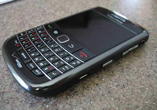 Blackberry-9650-thiet-ke