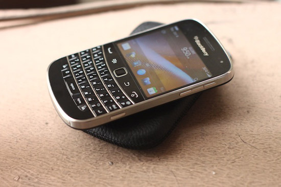 Blackberry-9900-thiet-ke