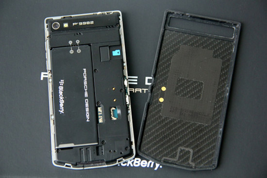 Thay-ic-nguon-Blackberry-Porsche-Design-P'9982