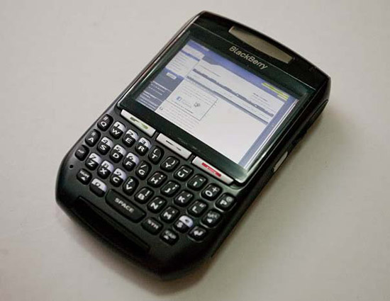 Blackberry-8707-thiet-ke