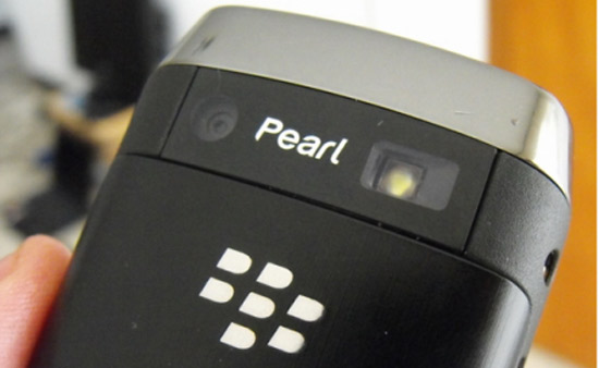 Blackberry-9100,-9105-camera