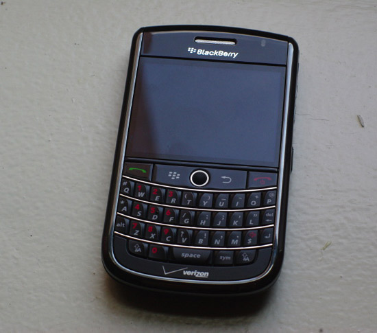 Blackberry-9630-(Tour)-thiet-ke