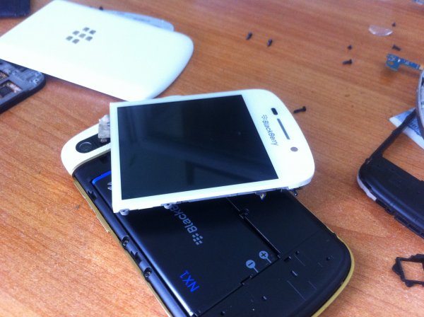 thay-man-hinh-blackberry-q10