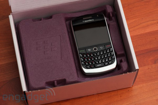 blackberry-8900-box