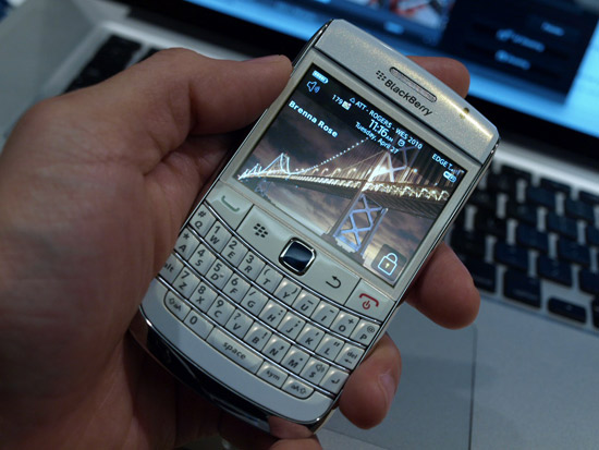blackberry-9700-trang-gia-re
