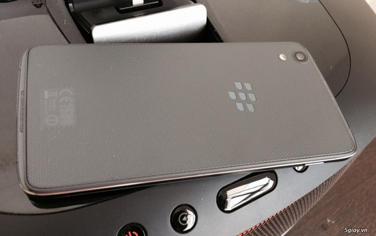 blackberry-dtek50-cu-nap-lung