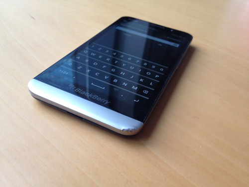 blackberry-z30-bat-song-kem