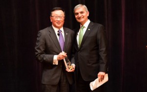 CEO John Chen được vinh danh trong giải thưởng hàng đầu 'Leading Canada Awards'