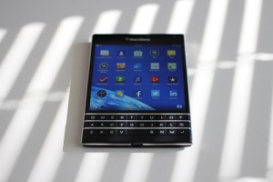 So sánh BlackBerry Passport với iPhone 6