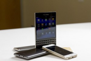 Review BlackBerry Passport SQW100-1, cấu hình có gì khác không ?