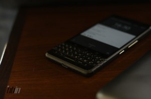 Một số hình ảnh đầu tiên về BlackBerry KEYone Black Limited Edition