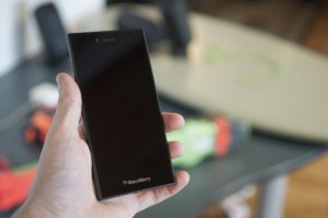 So sánh BlackBerry Leap và BlackBerry Z30