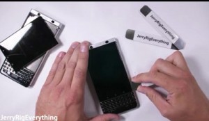 Thử nghiệm màn hình mới của BlackBerry KEY sau khi cải thiện