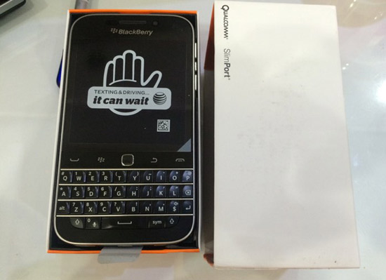 blackberry-classic-at&t-fullbox-2