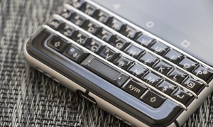 Hướng dẫn điều chỉnh đèn cảm biến vân tay trên đèn nền BlackBerry KEYone
