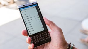 Cách thêm Gmail thủ công vào BlackBerry HUB trên KEYone