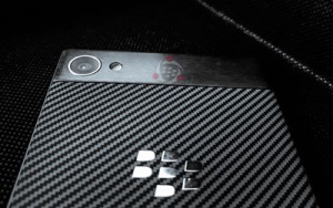 Những hình ảnh rò rỉ mặt lưng đầu tiên của BlackBerry Krypton