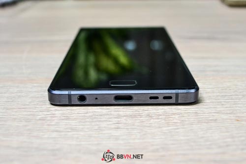 blackberry-motione-mat-duoi