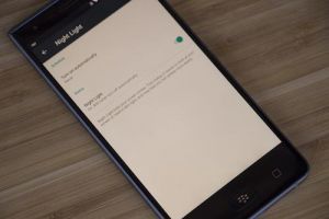 Hướng dẫn bật chế độ ban đêm 'Night Light' trên BlackBerry Motion