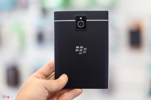 gia-blackberry-passport-co-giam-1