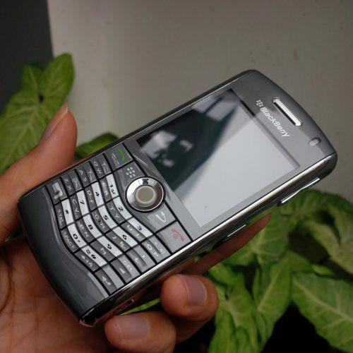 blackberry-8110-moi-1