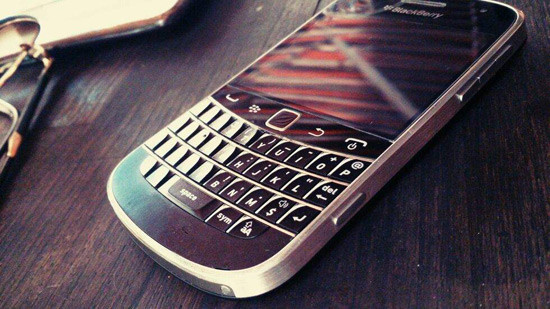 blackberry-bold-9900-1.