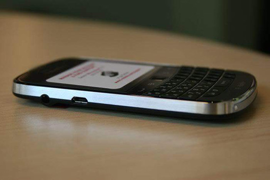 blackberry-bold-9900-new-4