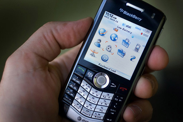 blackberry-8120-4.