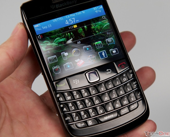man-hinh-blackberry-9700-2