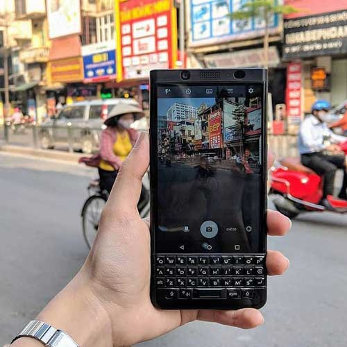 blackberry-keyone-black-cu-1