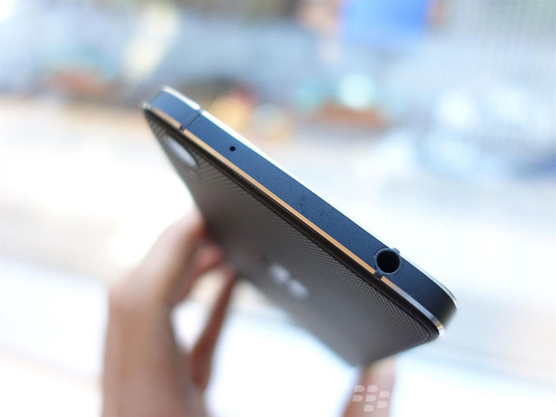 Viền trên của blackberry DTEK50