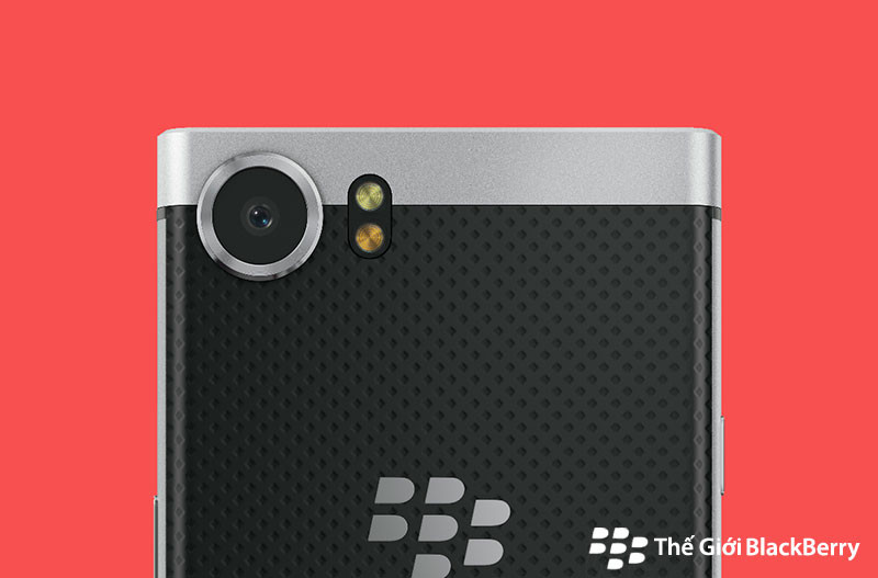 Camera blackberry keyone sau rất to và hình thức không được đẹp