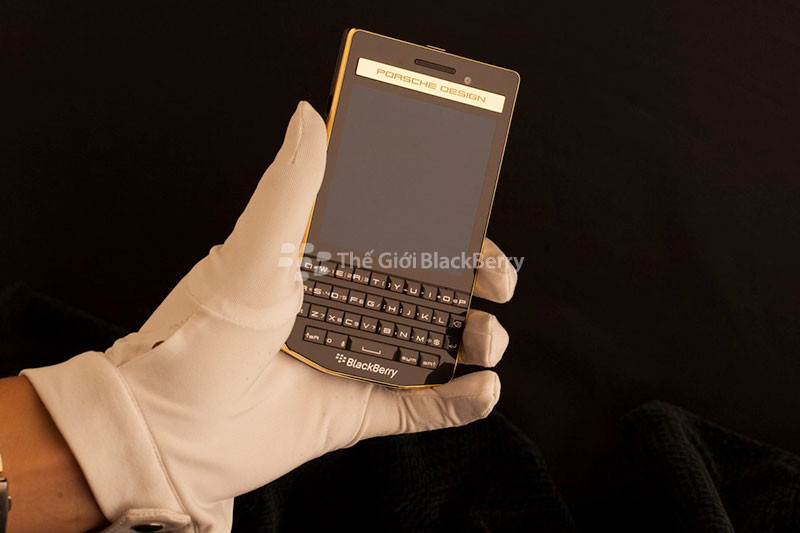Điện thoại blackberry p9983 cũ mạ vàng cao cấp