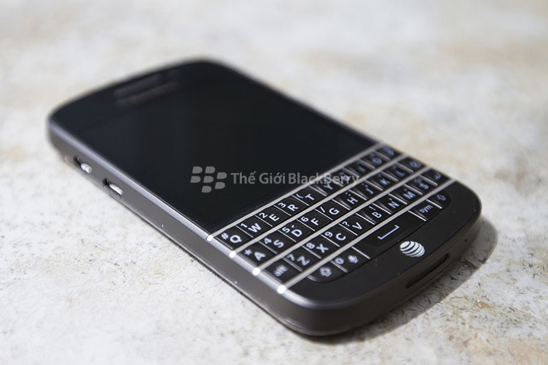 Ngoại hình chiếc blackberry Q10