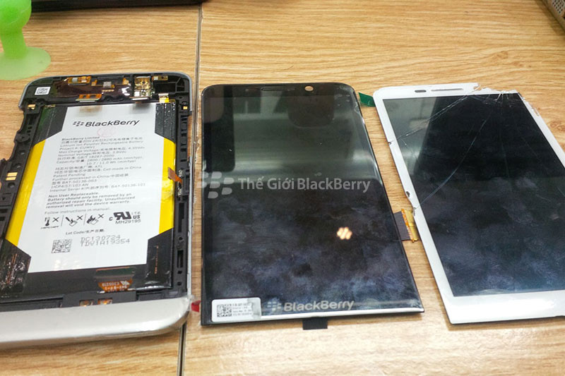 Thay màn hình blackberry z30