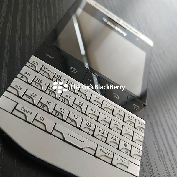 Bàn phím blackberry porche design p9981