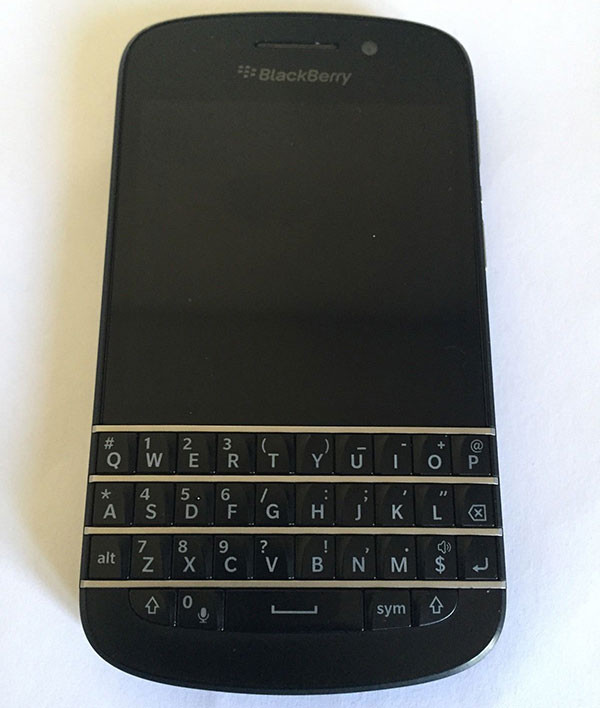 Hình dáng blackberry Q10